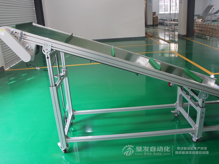 帶擋板直線與爬坡輸送機(jī) 帶擋板直線與爬坡輸送機(jī)