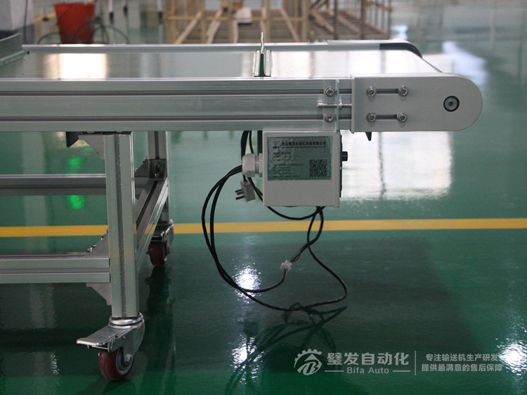 帶擋板直線與爬坡輸送機(jī) 帶擋板直線與爬坡輸送機(jī)