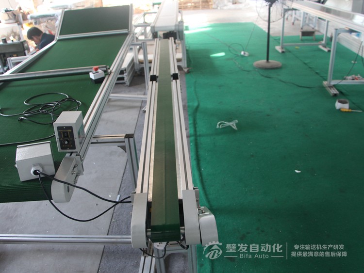 加防跑偏導條中間斷開小型非標皮帶輸送機 加防跑偏導條中間斷開小型非標皮帶輸送機